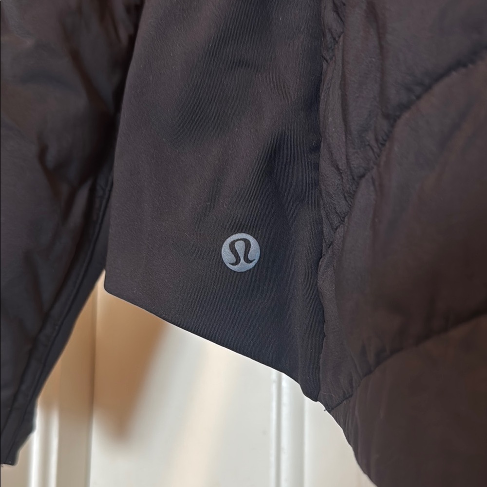 Lululemon Women’s Extra Mile Jacket - Black - Picture 6 of 6